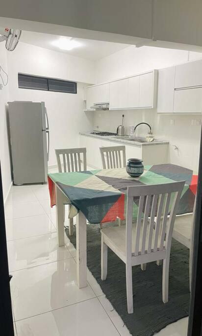 Kk Jungle Hideaway Lovely Apartment 5 Mins Walk To Town Kota Kinabalu Exterior foto